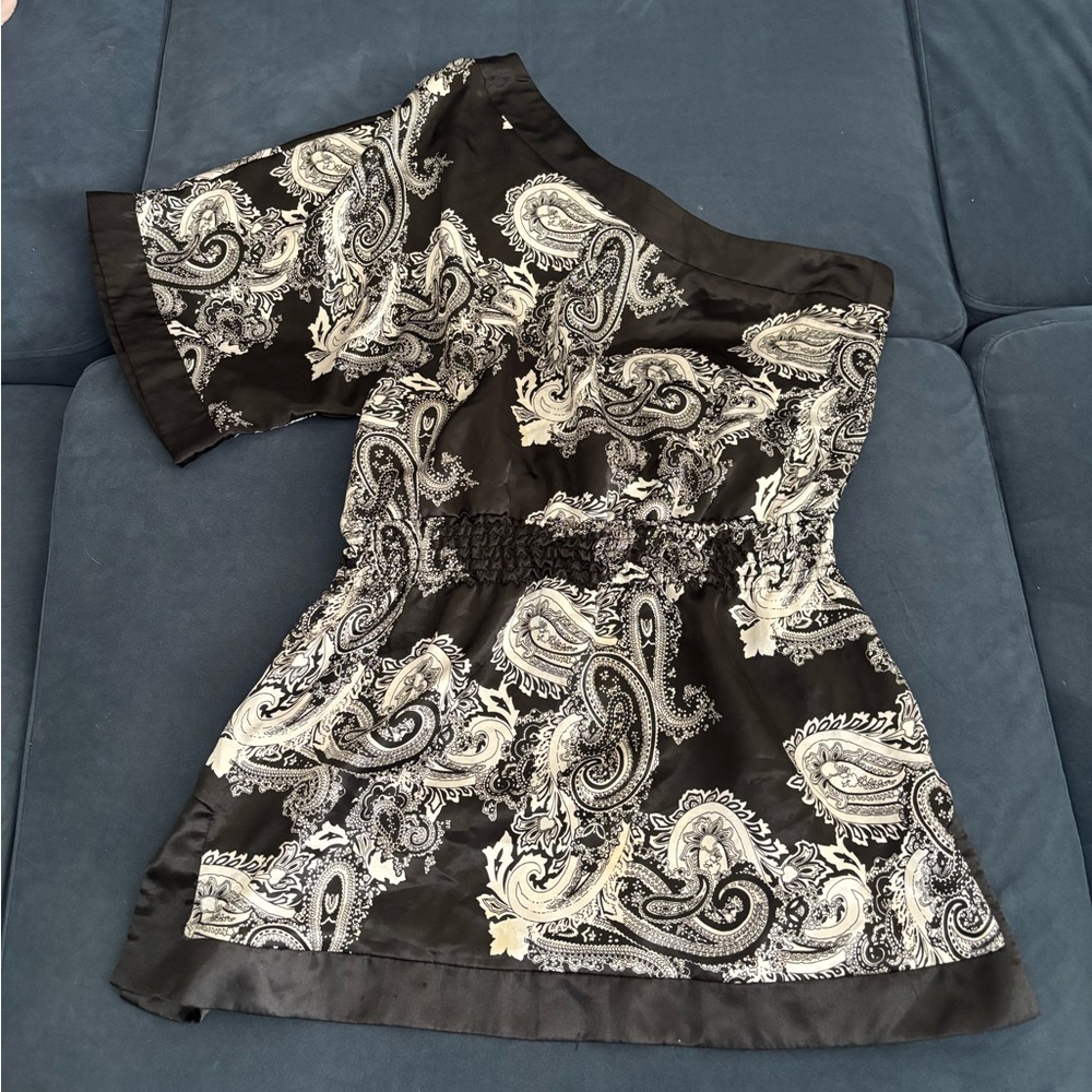 FRIENDS Black and White Paisley Top